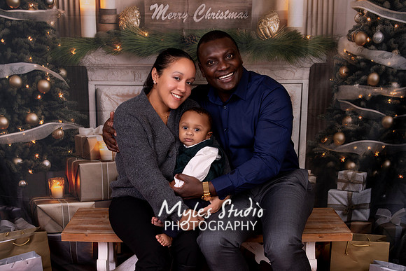 MORALES CHRISTMAS PHOTO - Myles Studio Photography-123 hr